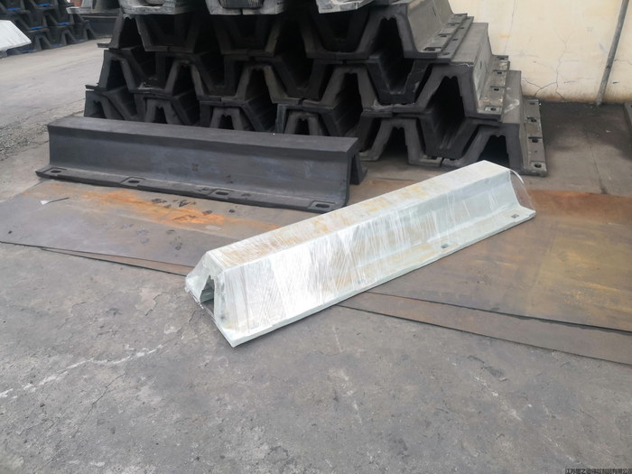 艦灰色橡膠護舷