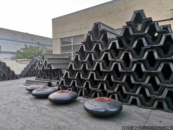 轉(zhuǎn)動(dòng)型橡膠護(hù)舷