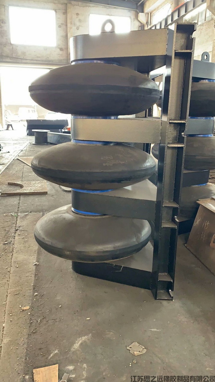 轉(zhuǎn)動(dòng)型橡膠護(hù)舷